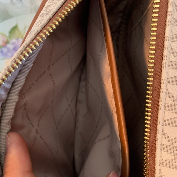 Michael Kors Aspen Limited Edition Crossbody - Picture 9 of 12